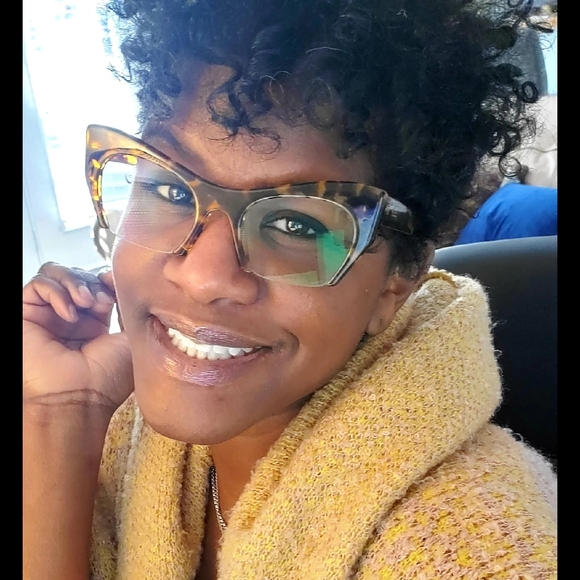 Beautiful frame of eyeglasses pays special attention to comfort. - Picture 9 of 12